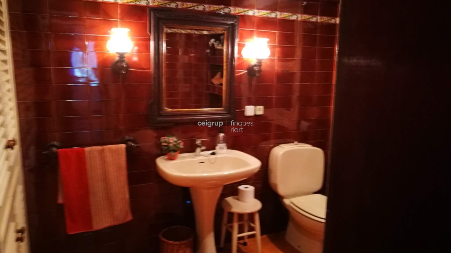 MORE FROM 9.000m OF LAND