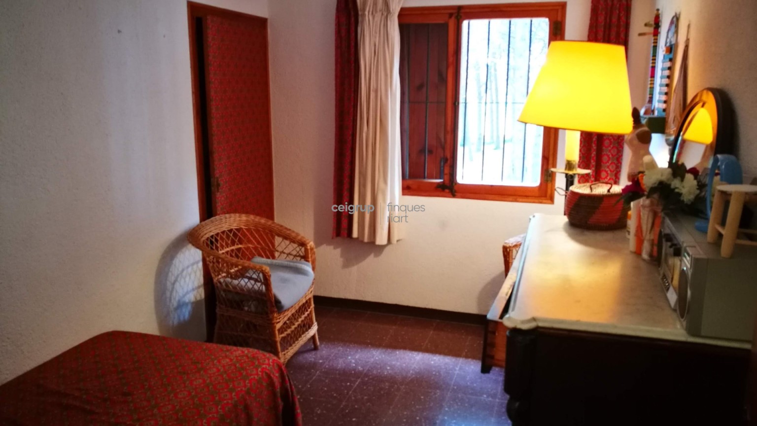 MORE FROM 9.000m OF LAND