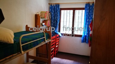 MORE FROM 9.000m OF LAND