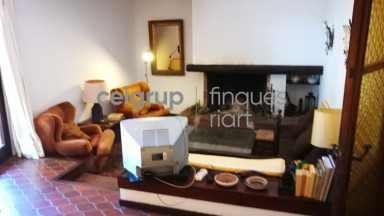 MORE FROM 9.000m OF LAND