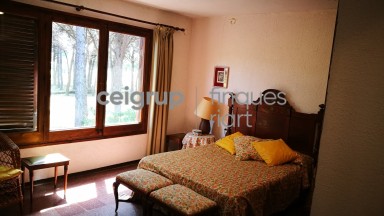 MORE FROM 9.000m OF LAND