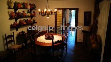 MORE FROM 9.000m OF LAND