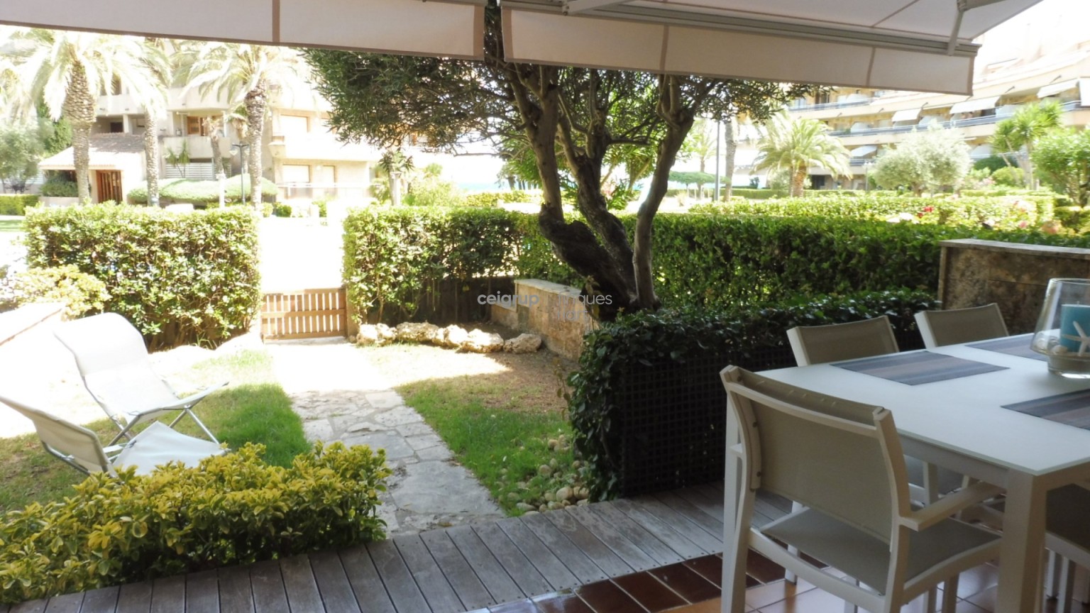 GREAT DUPLEX WITH SWINNING-POOL AND GARDEN