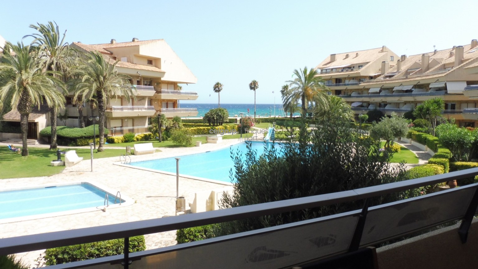 GREAT DUPLEX WITH SWINNING-POOL AND GARDEN