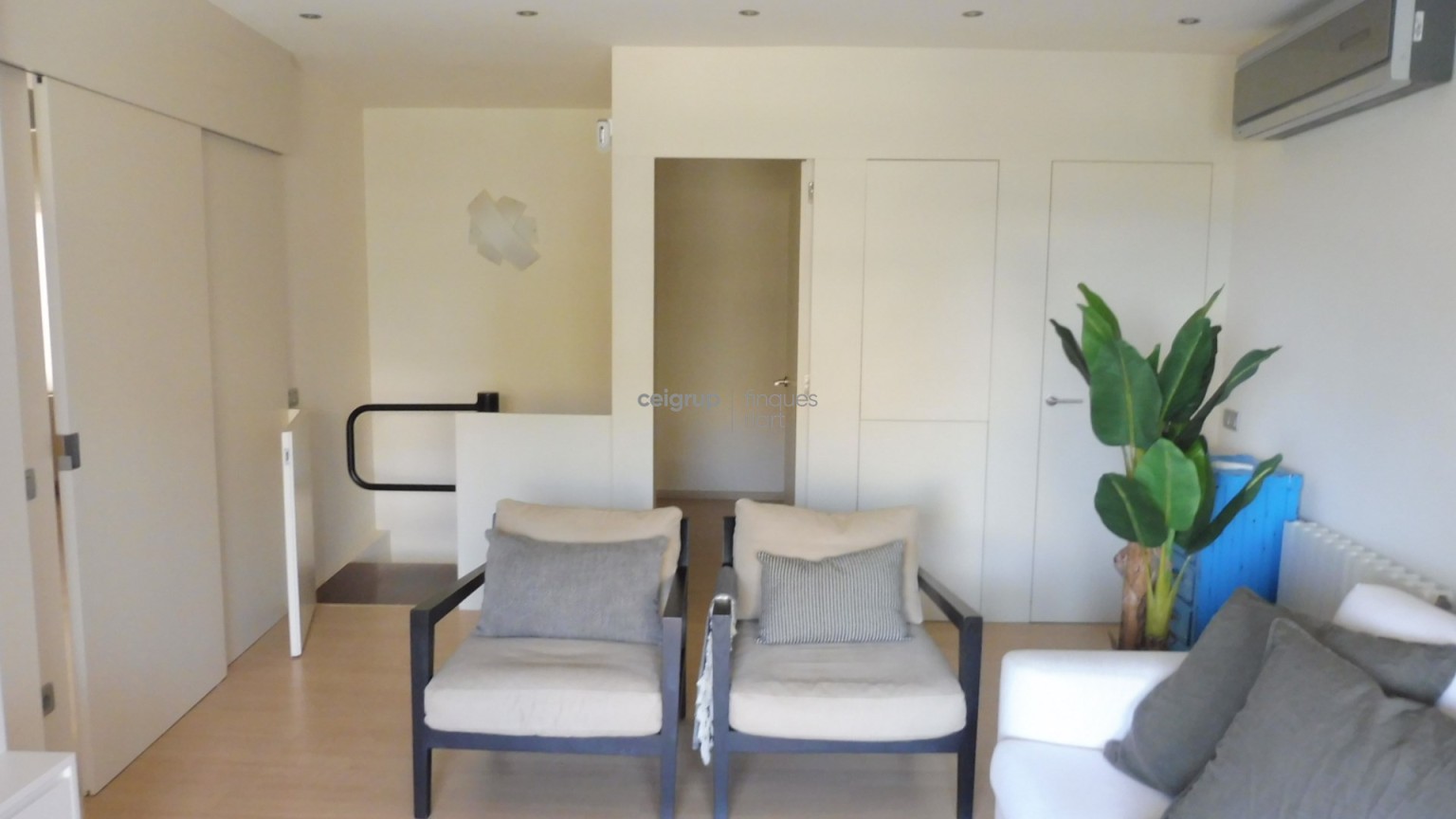 GREAT DUPLEX WITH SWINNING-POOL AND GARDEN