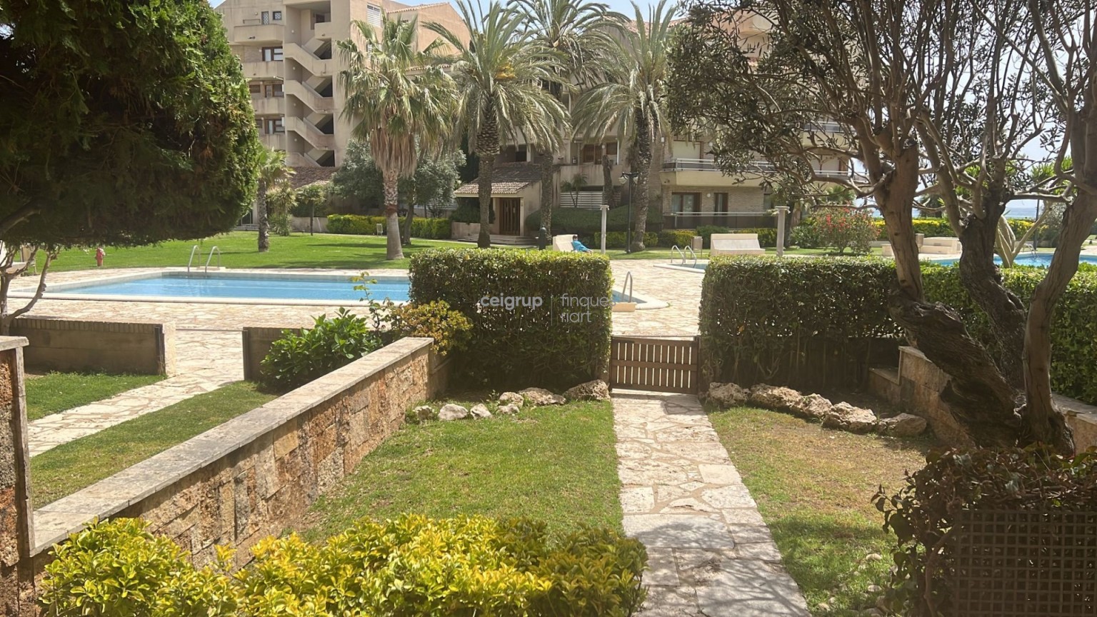 GREAT DUPLEX WITH SWINNING-POOL AND GARDEN