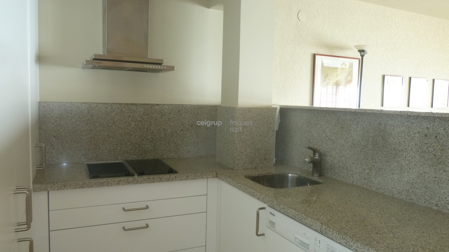 GREAT APPARTMENT FRONT OF THE SEA