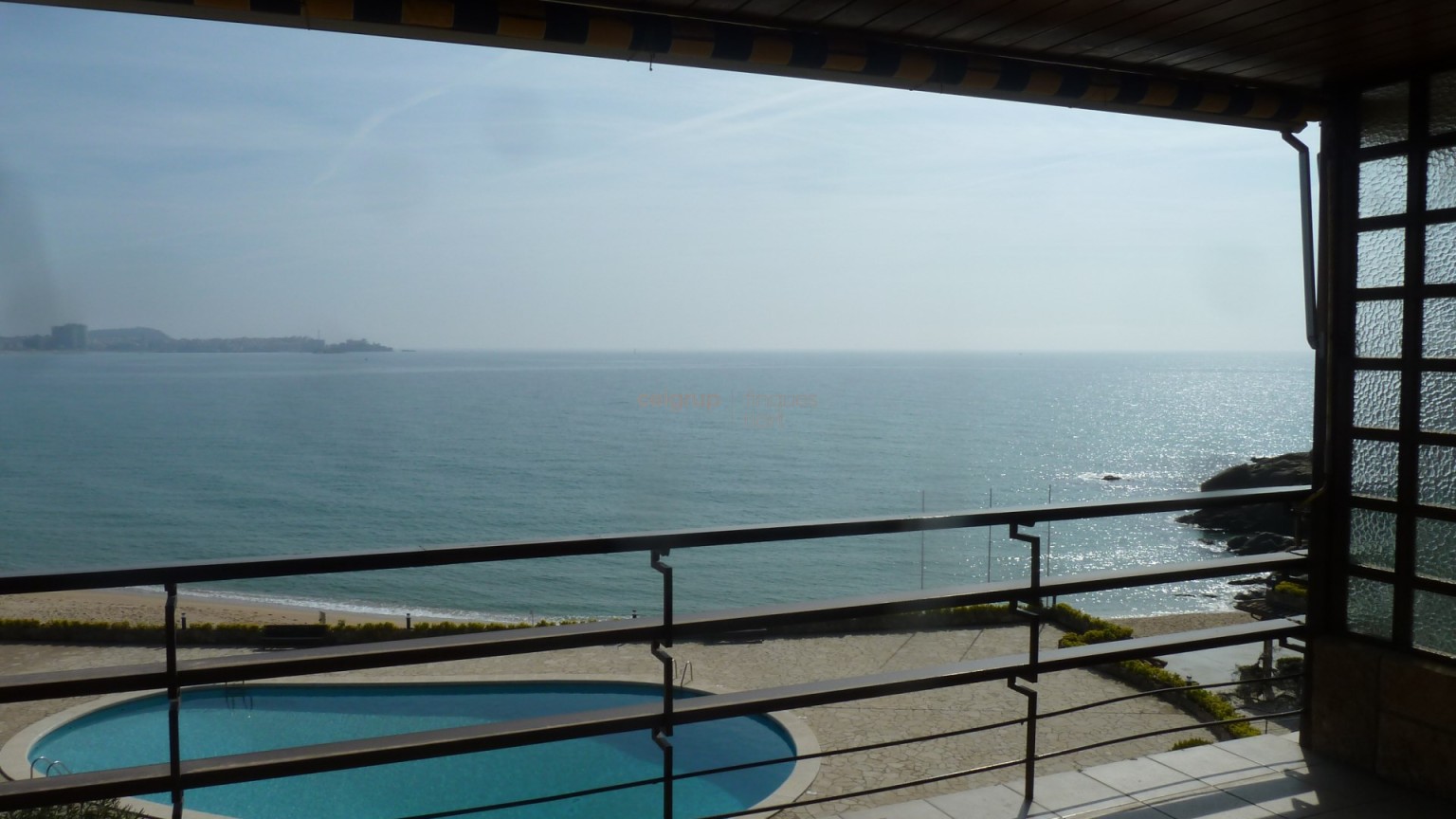 GREAT APPARTMENT FRONT OF THE SEA