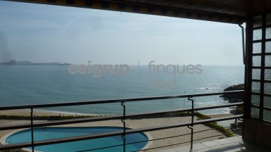 GREAT APPARTMENT FRONT OF THE SEA