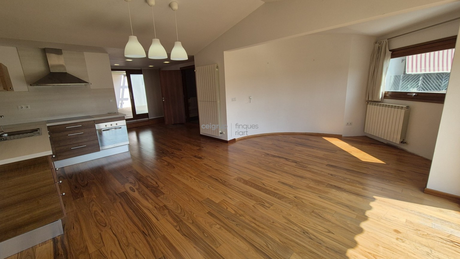 Completely renovated house in Palamós with a large terrace