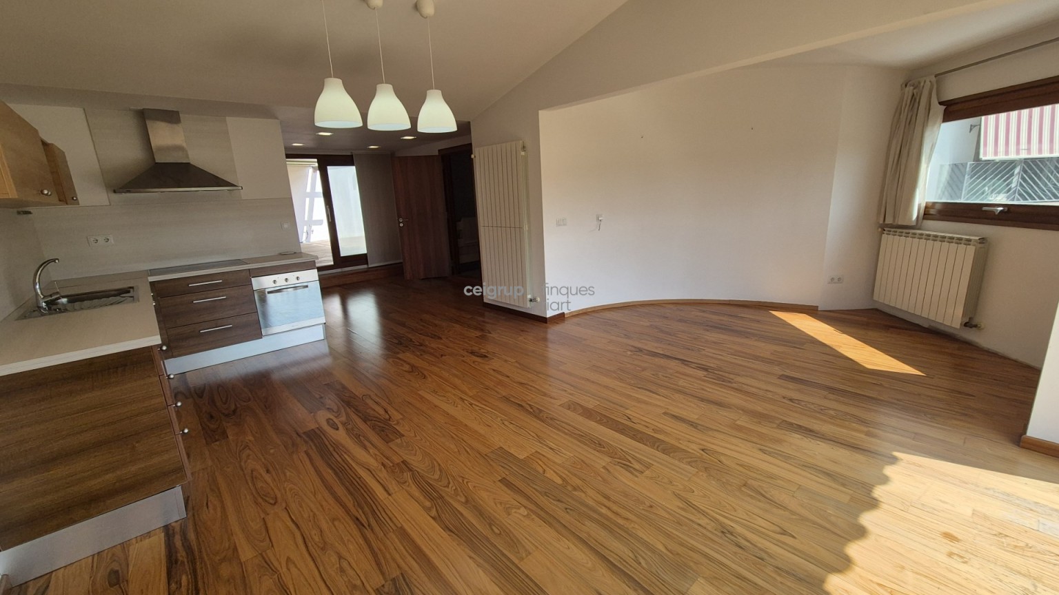 Completely renovated house in Palamós with a large terrace