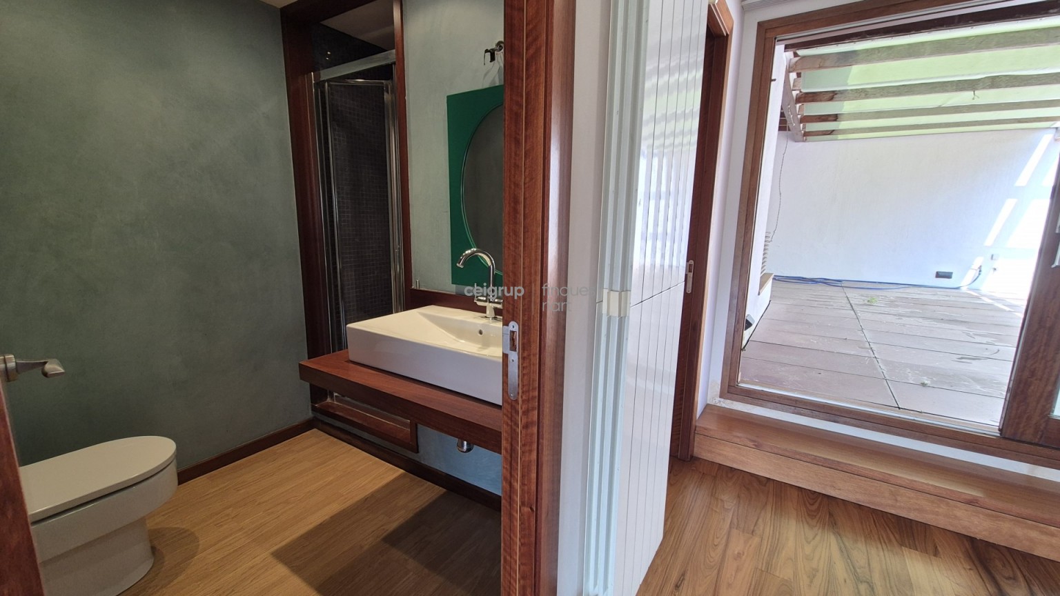 Completely renovated house in Palamós with a large terrace