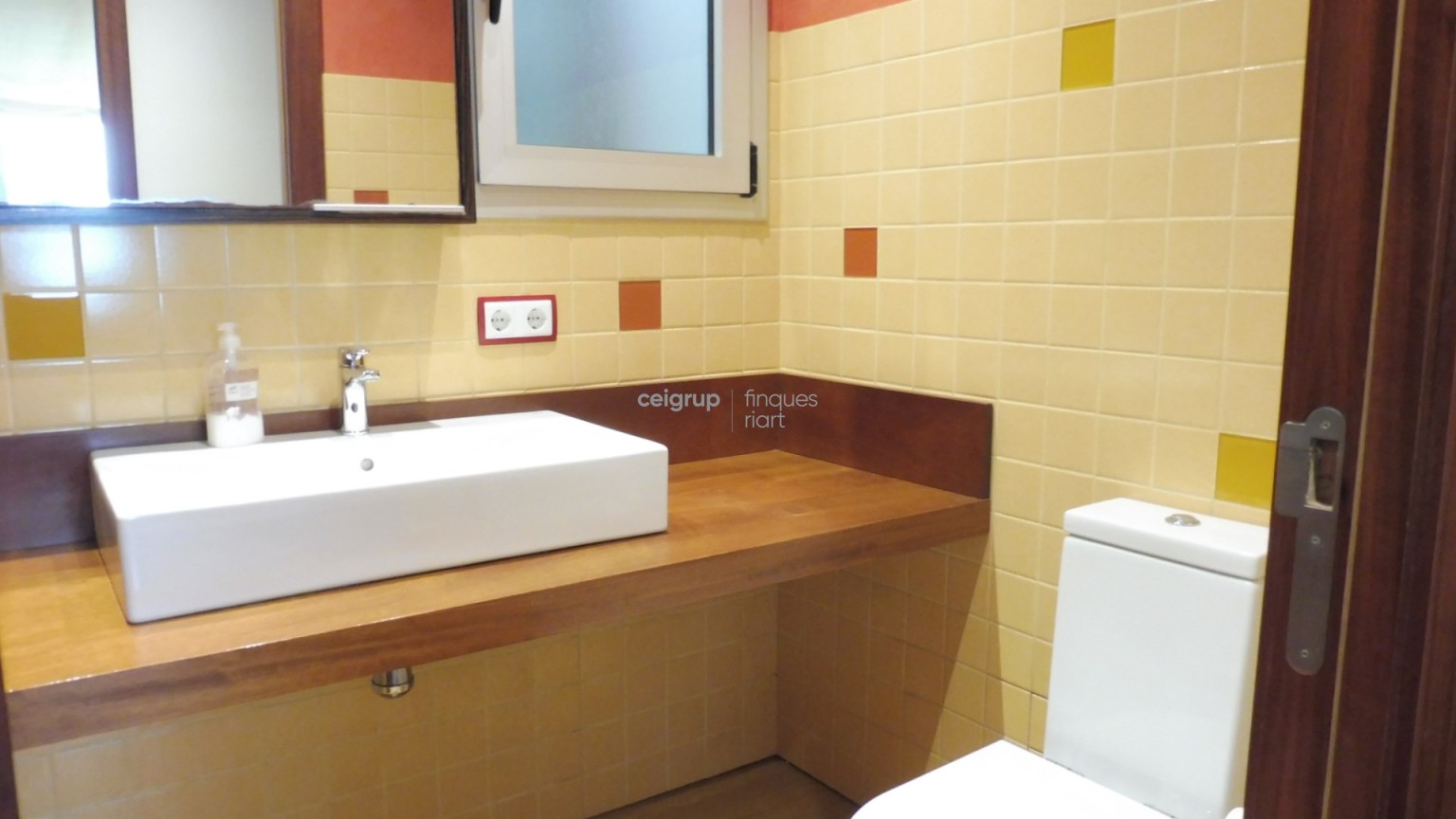 Completely renovated house in Palamós with a large terrace