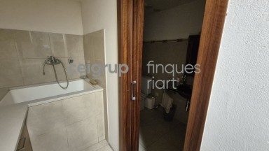 Completely renovated house in Palamós with a large terrace