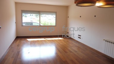Completely renovated house in Palamós with a large terrace