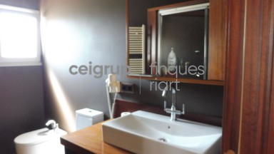 Completely renovated house in Palamós with a large terrace