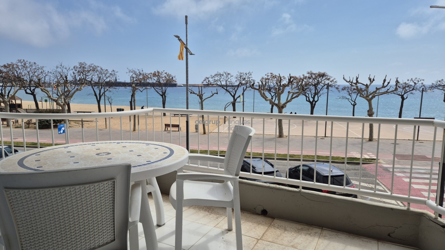 GREAT APARTMENT FRONT OF THE SEA