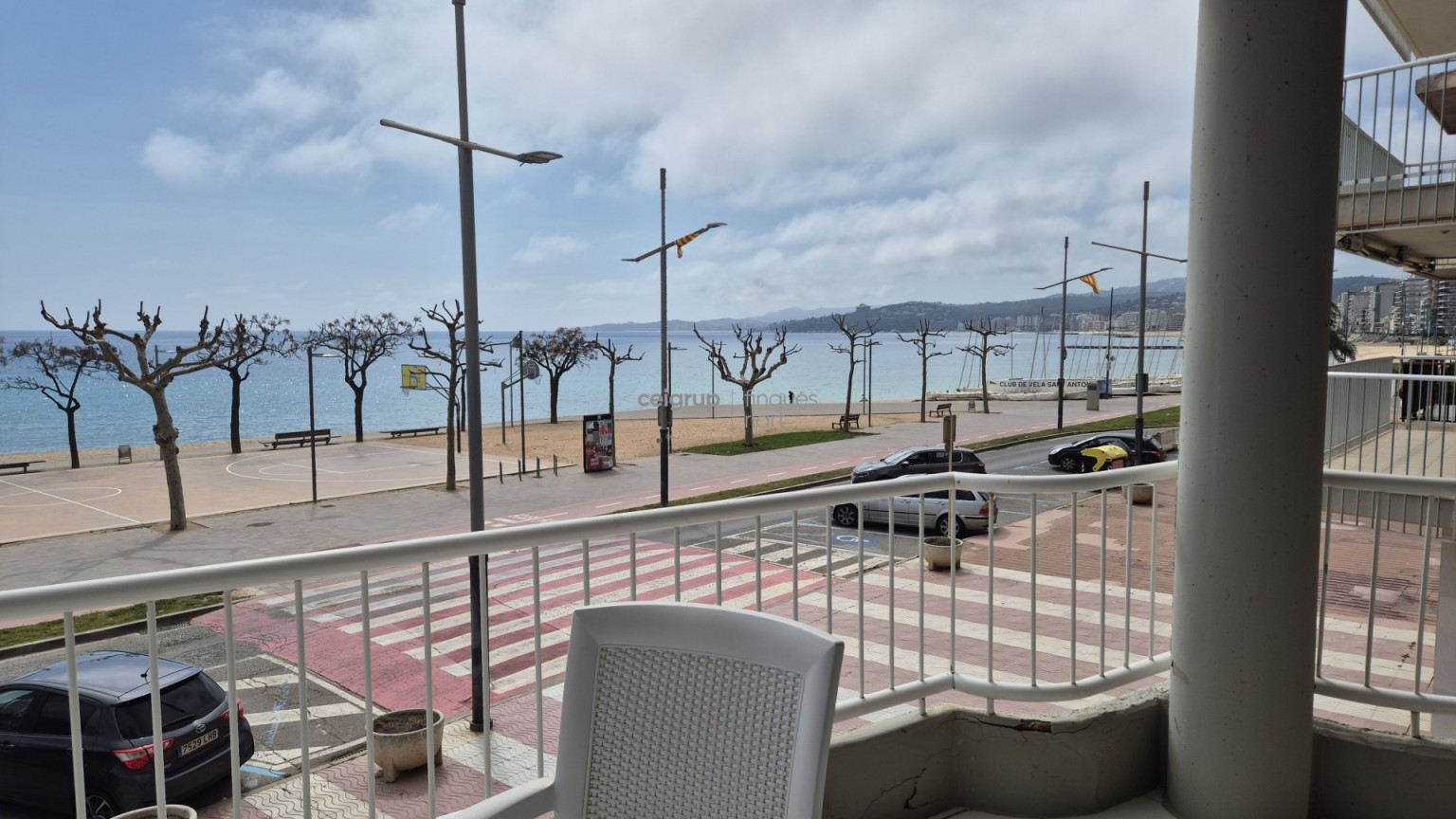 GREAT APARTMENT FRONT OF THE SEA