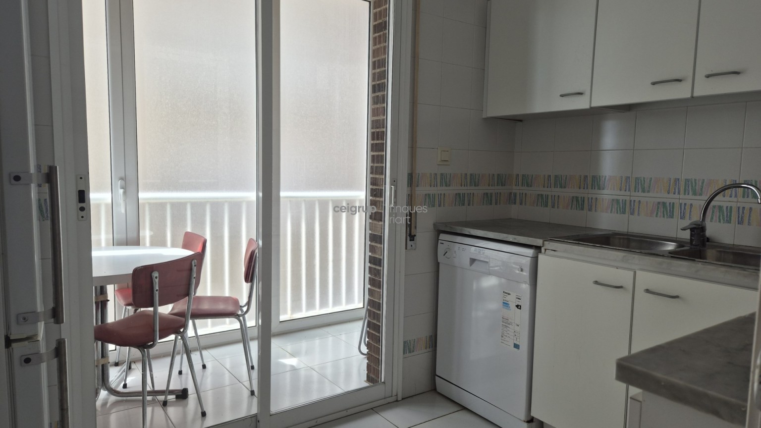 GREAT APARTMENT FRONT OF THE SEA