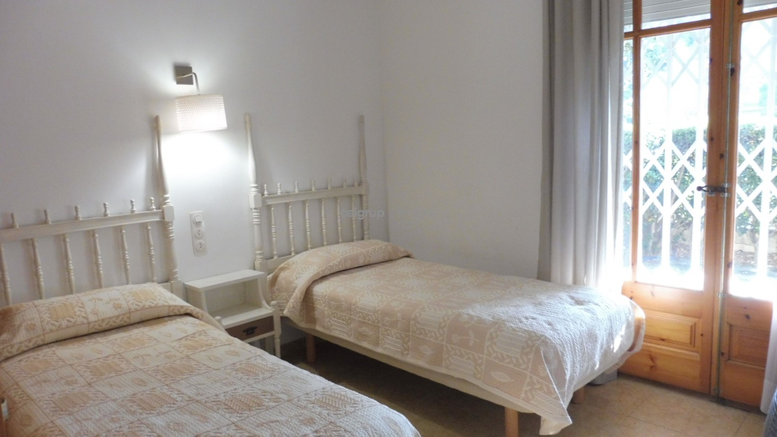 WONDERFUL GROUND FLOOR FLAT NEXT TO THE SEA