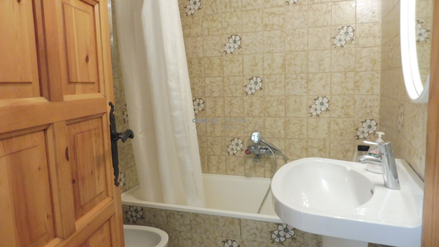 WONDERFUL GROUND FLOOR FLAT NEXT TO THE SEA