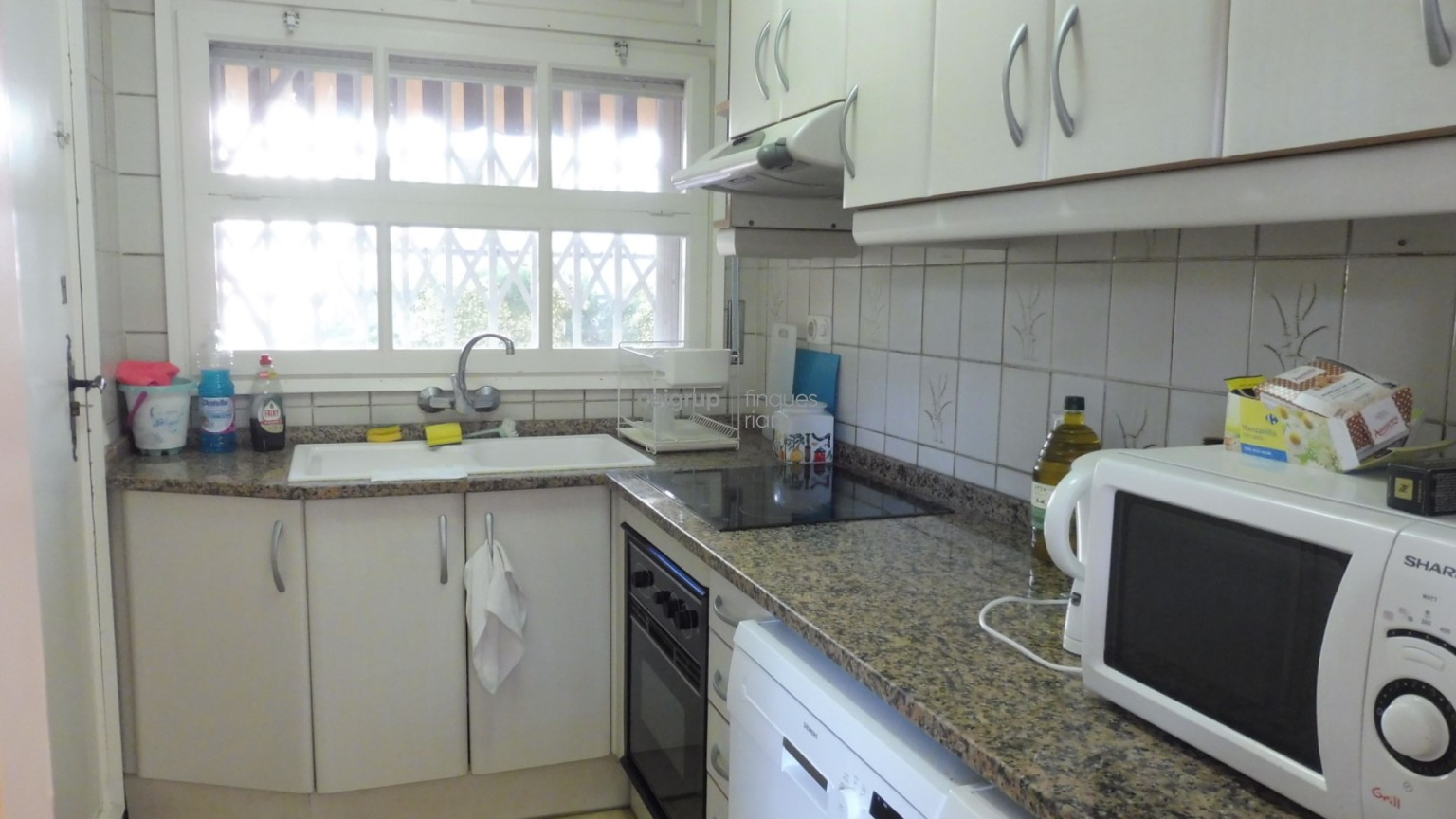 WONDERFUL GROUND FLOOR FLAT NEXT TO THE SEA