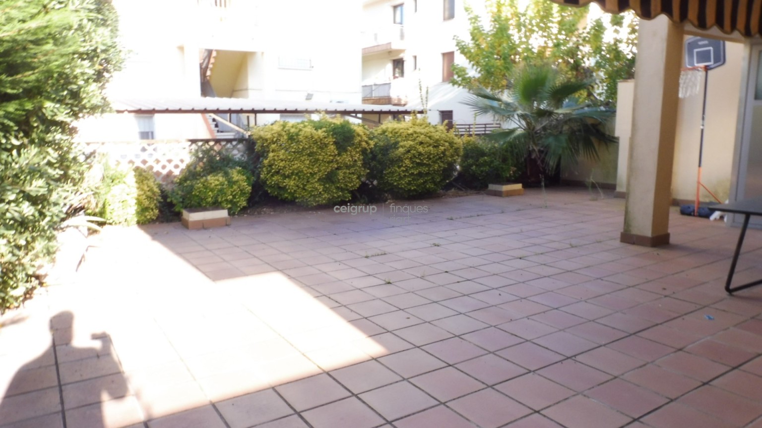 WONDERFUL GROUND FLOOR FLAT NEXT TO THE SEA