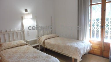 WONDERFUL GROUND FLOOR FLAT NEXT TO THE SEA