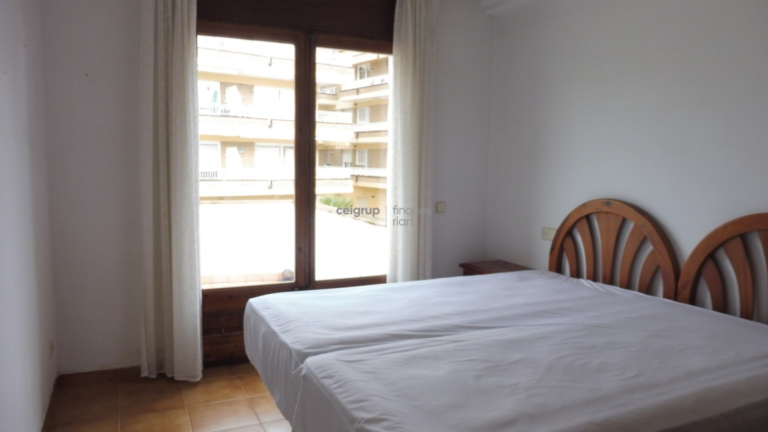 SEMI-DETACHED HOUSE WITH COMMUNAL POOL BY THE SEA