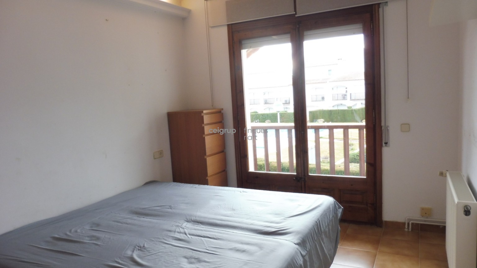 SEMI-DETACHED HOUSE WITH COMMUNAL POOL BY THE SEA