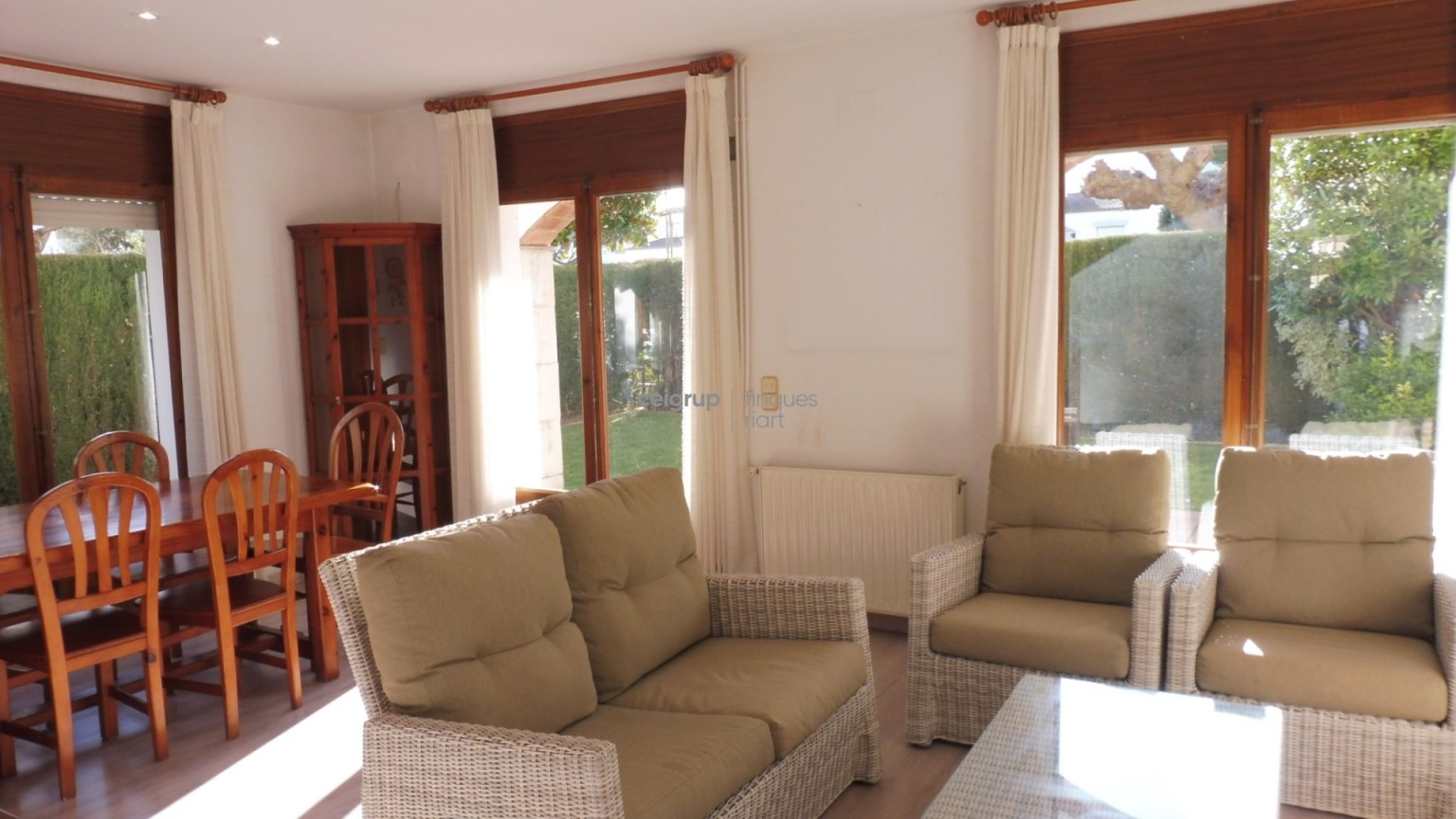 SEMI-DETACHED HOUSE WITH COMMUNAL POOL BY THE SEA