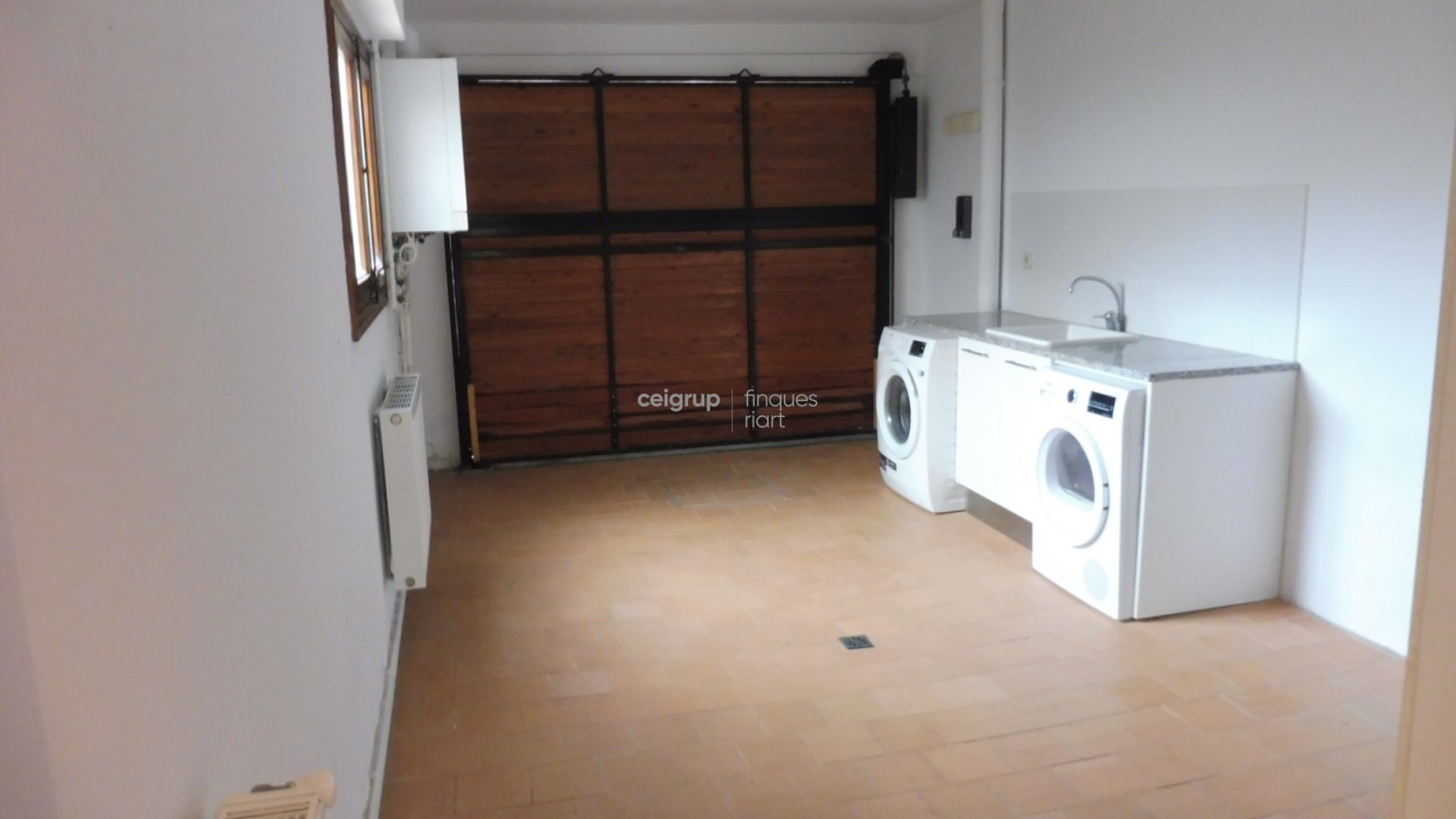 SEMI-DETACHED HOUSE WITH COMMUNAL POOL BY THE SEA