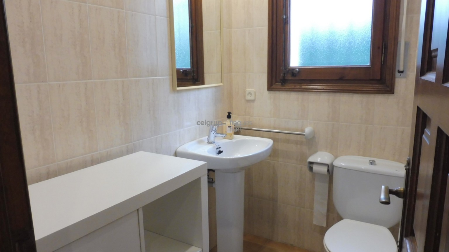 SEMI-DETACHED HOUSE WITH COMMUNAL POOL BY THE SEA