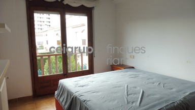 SEMI-DETACHED HOUSE WITH COMMUNAL POOL BY THE SEA