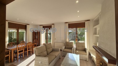 SEMI-DETACHED HOUSE WITH COMMUNAL POOL BY THE SEA