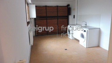 SEMI-DETACHED HOUSE WITH COMMUNAL POOL BY THE SEA