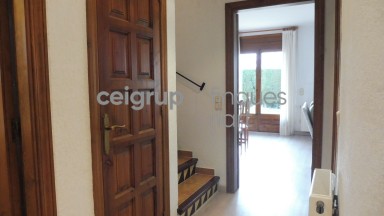 SEMI-DETACHED HOUSE WITH COMMUNAL POOL BY THE SEA