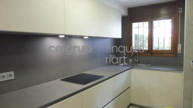 SEMI-DETACHED HOUSE WITH COMMUNAL POOL BY THE SEA