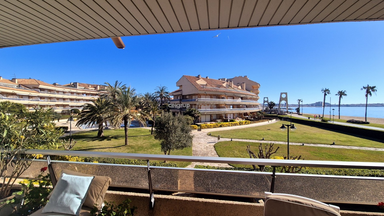 GREAT APPARTAMENT FRONT OF THE SEA