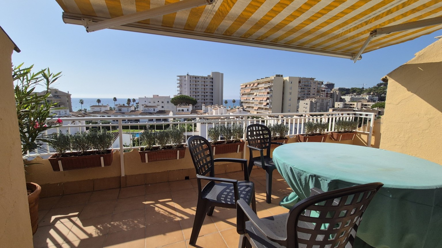 PENTHOUSE WITH SEA VIEWS