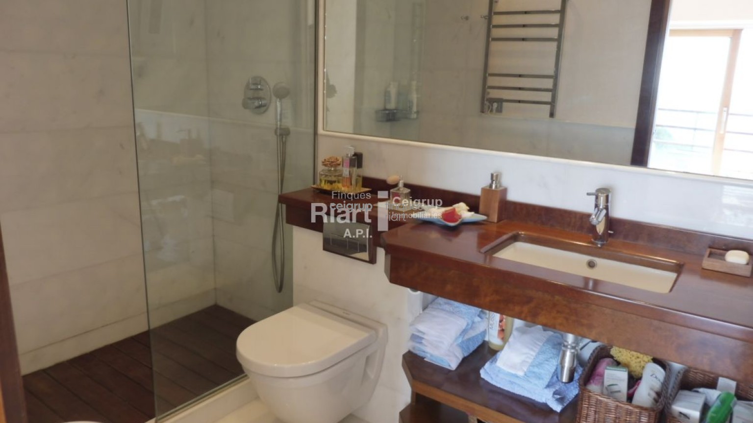 EDEN MAR - Spectacular