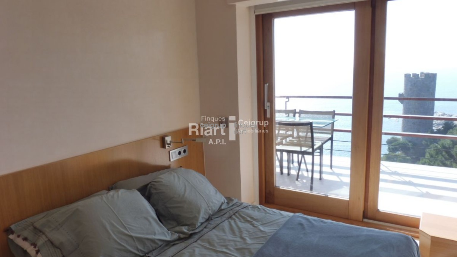 EDEN MAR - Spectacular