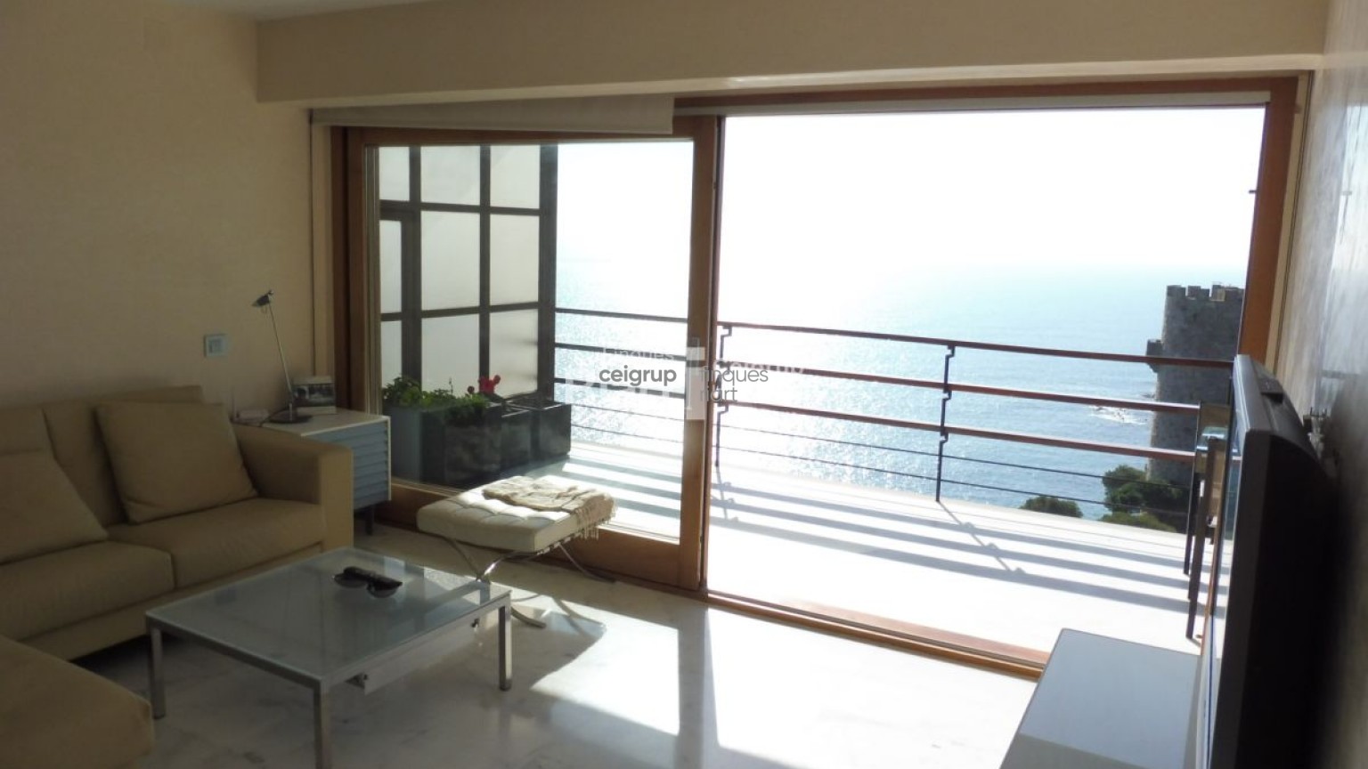 EDEN MAR - Spectacular