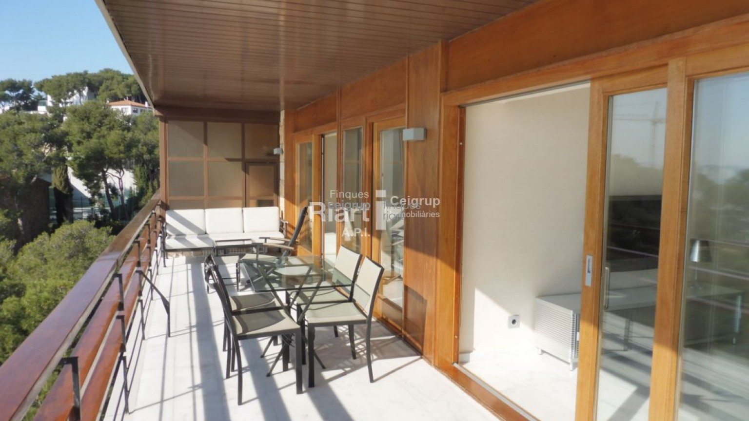 EDEN MAR - Spectacular