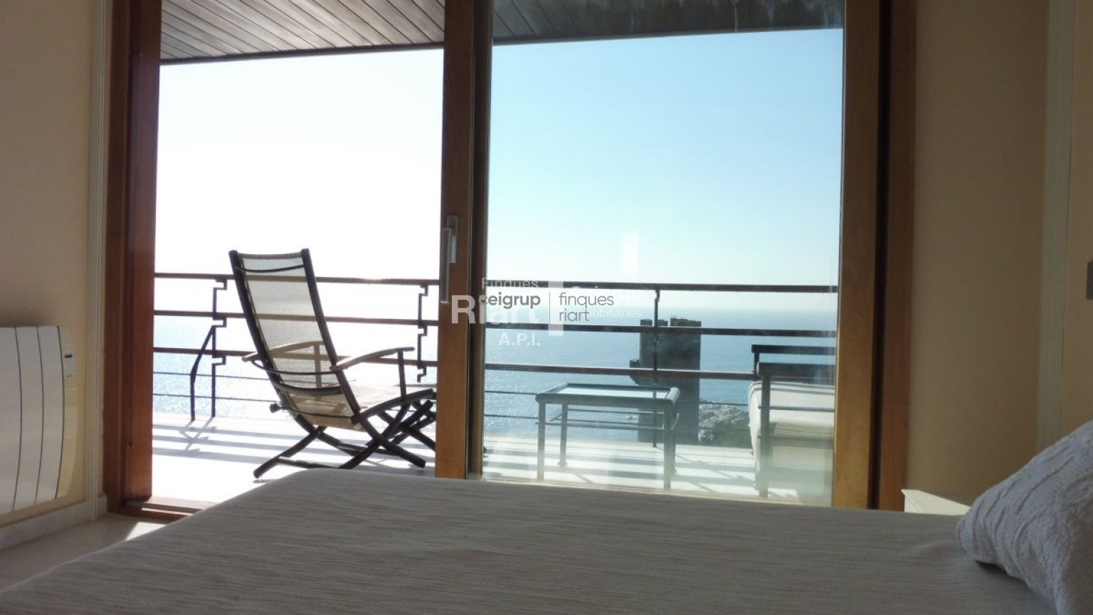 EDEN MAR - Spectacular