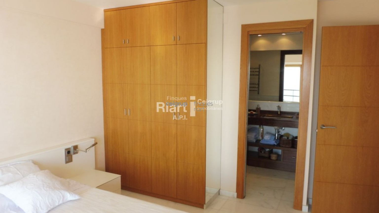 EDEN MAR - Spectacular