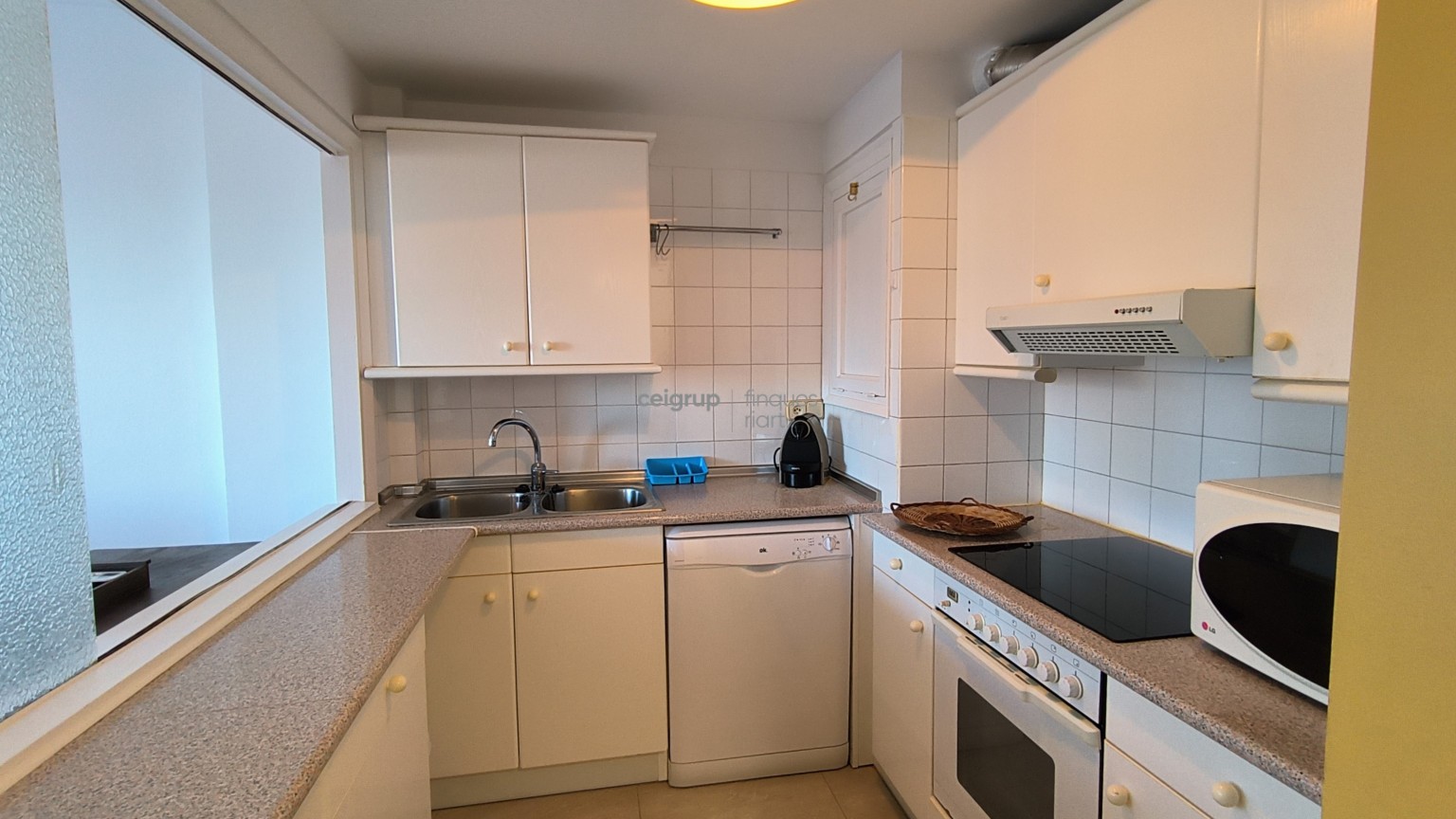 COMTE D'URGELL 19 - Spacious apartment