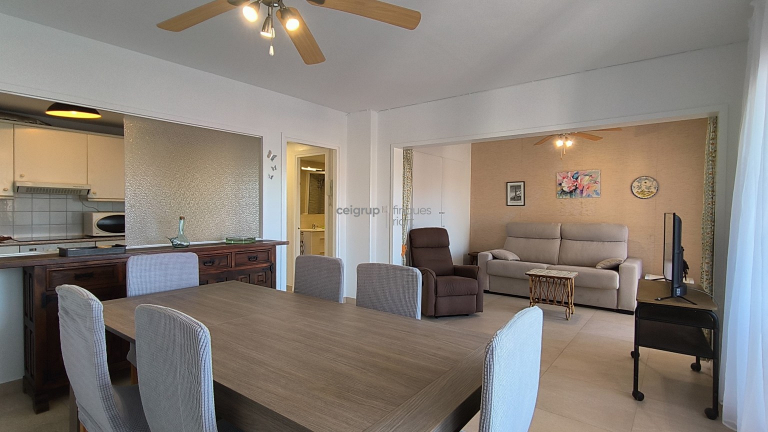 COMTE D'URGELL 19 - Spacious apartment