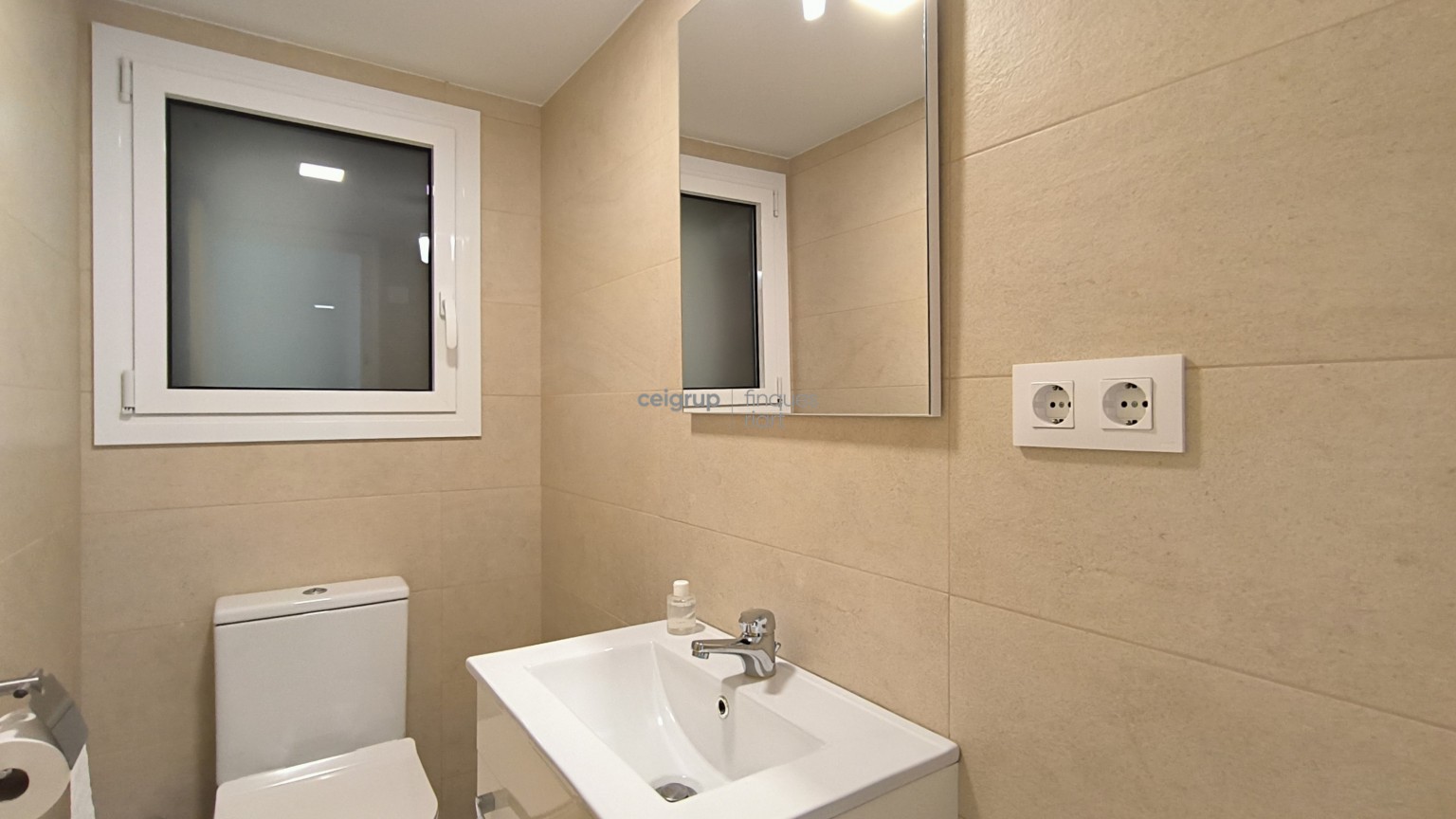 COMTE D'URGELL 19 - Spacious apartment